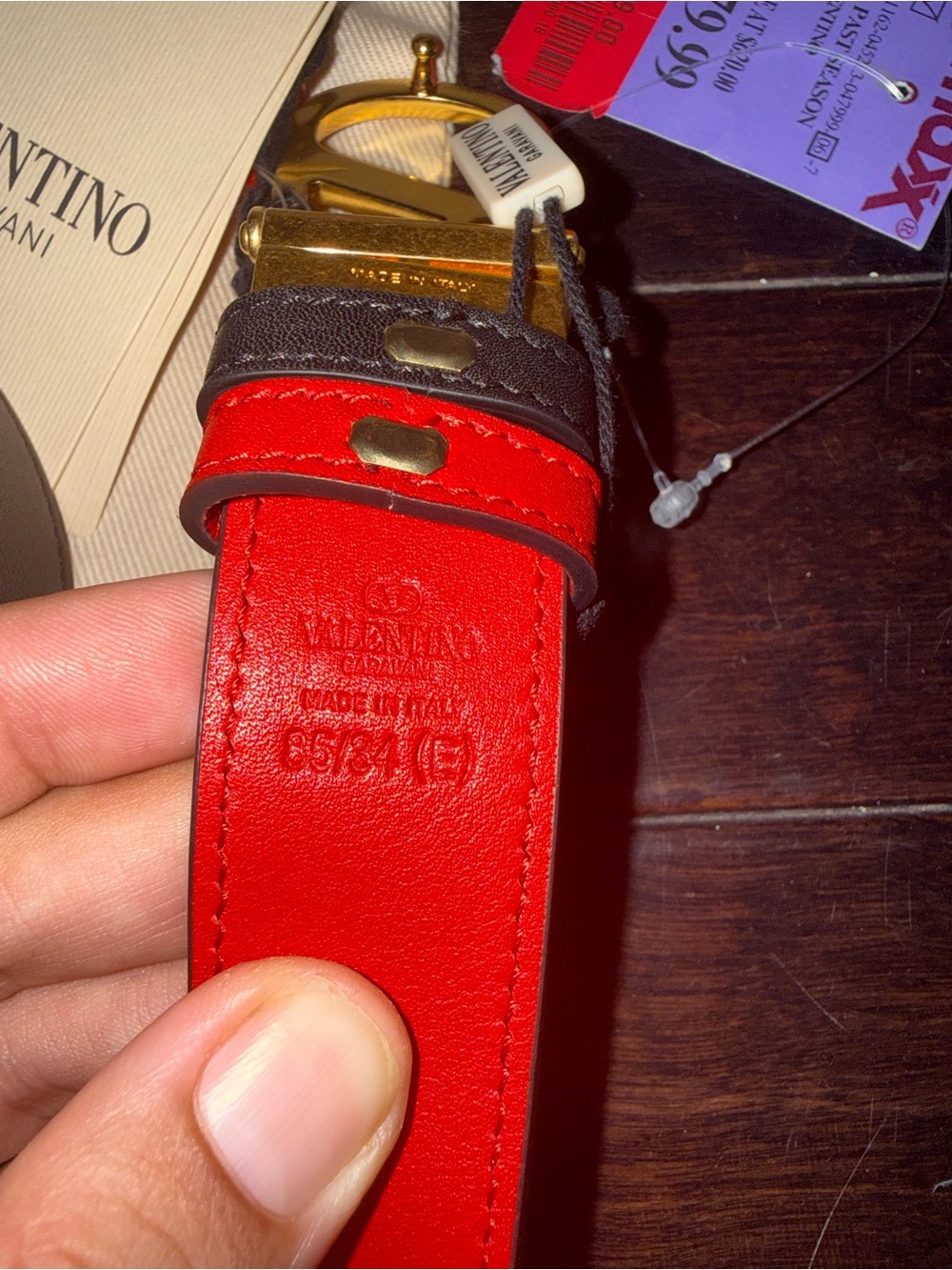 Valentino Garavani Reversible Black and Red Leather Logo Buckle Belt - Picture 4 of 10